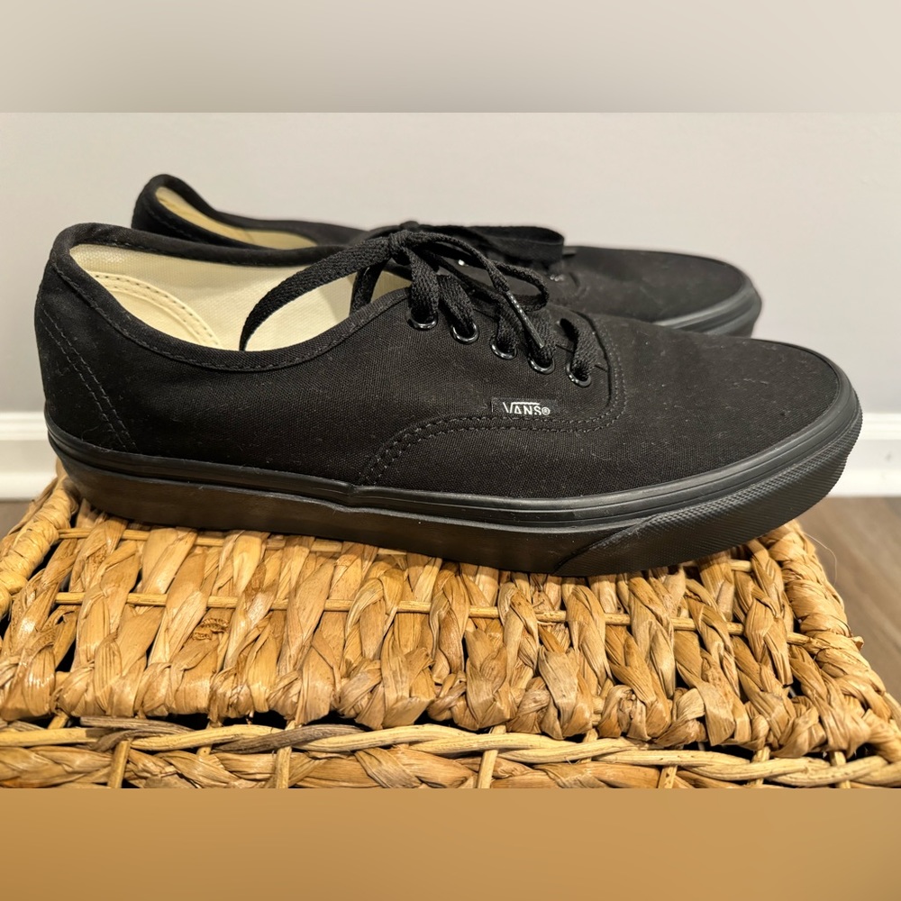 Vans Black on black Authentic Shoe 9M/10.5W -never work